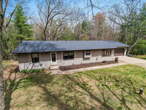 6722 Oconto River Shores Ln, Oconto Falls, WI 54154