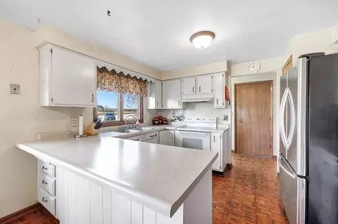 Kitchen - e5510 County Road K, Algoma, WI 54201 photo 1 of 2