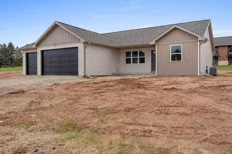1900 Southland Ln, New London, WI 54961