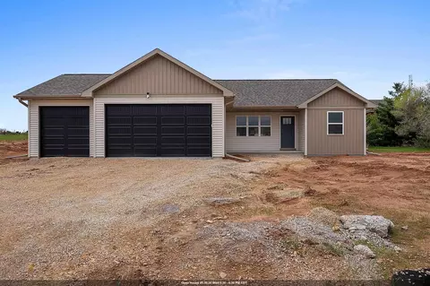 1900 Southland Ln, New London, WI 54961