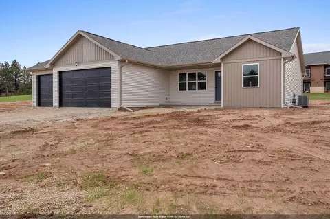 1900 Southland Ln, New London, WI 54961