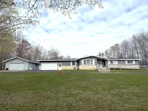 n2813 Bay De Noc Drive, Menominee, MI 49858