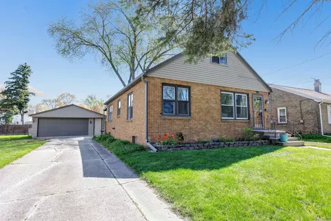 982 Holzer St, Green Bay, WI 54303