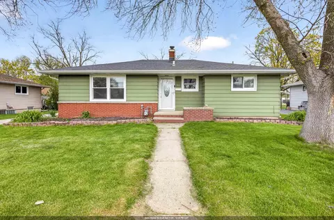 946 4th St, Menasha, WI 54952