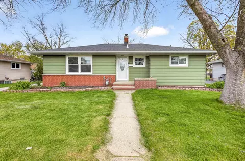 946 4th St, Menasha, WI 54952