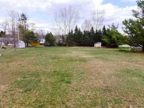 2525 Breezewood Ln, Neenah, WI 54956