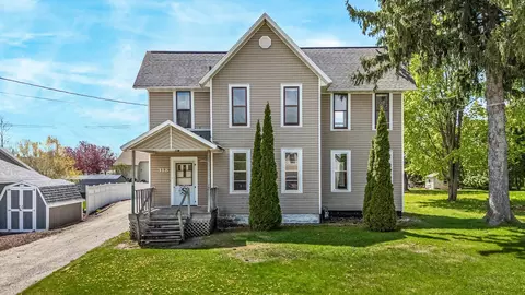 318 W Nye St, Hortonville, WI 54944