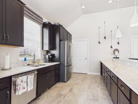 Kitchen - 5668 N Kestrel Cir, Appleton, WI 54913 photo 4 of 4
