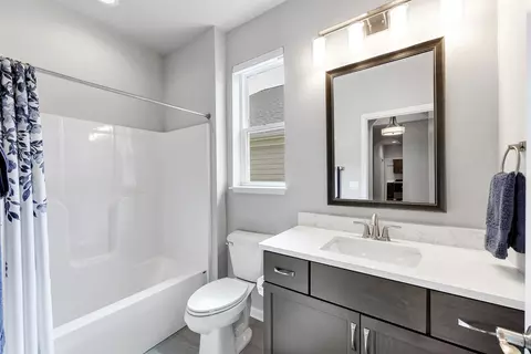 Bath - 5668 N Kestrel Cir, Appleton, WI 54913 photo 1 of 1
