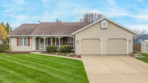 1166 Apple Blossom Dr, Neenah, WI 54956