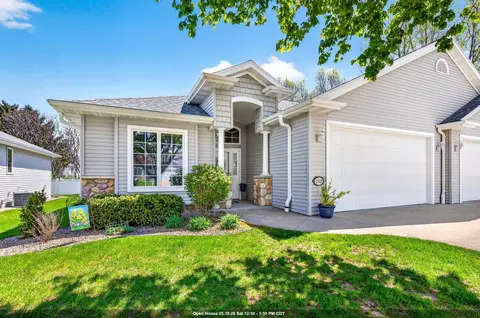 2508 Waterford Ct, Neenah, WI 54956