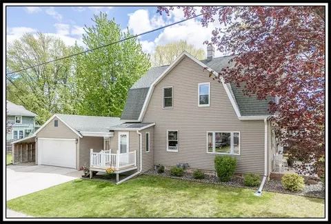 1002 Mill St, New London, WI 54961