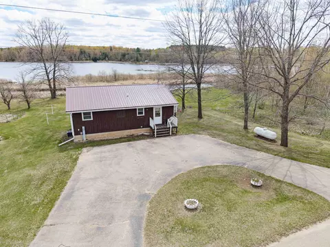 321 Lake Dr, Gresham, WI 54128