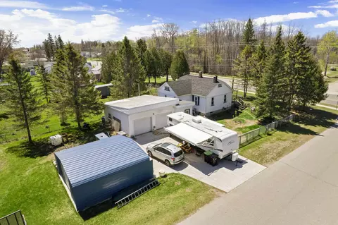 4518 10th St, Menominee, MI 49858