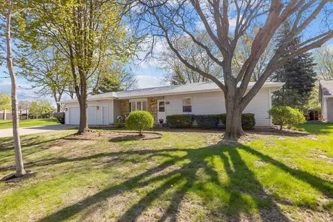 32 Thistle Down Ct, Appleton, WI 54915