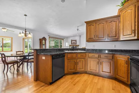 Kitchen - 36 Penbrook Cir, Appleton, WI 54913 photo 4 of 5