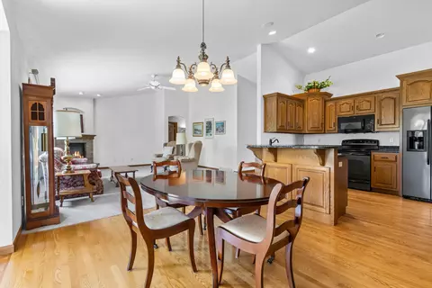 Dining - 36 Penbrook Cir, Appleton, WI 54913 photo 2 of 3