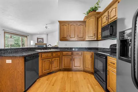 Kitchen - 36 Penbrook Cir, Appleton, WI 54913 photo 3 of 5