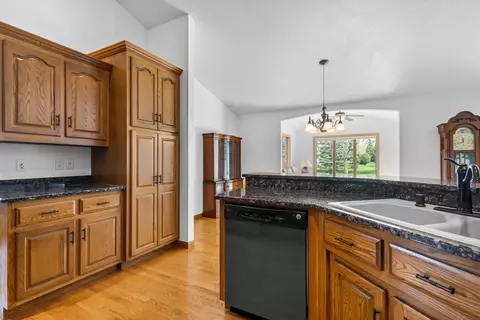 Kitchen - 36 Penbrook Cir, Appleton, WI 54913 photo 5 of 5