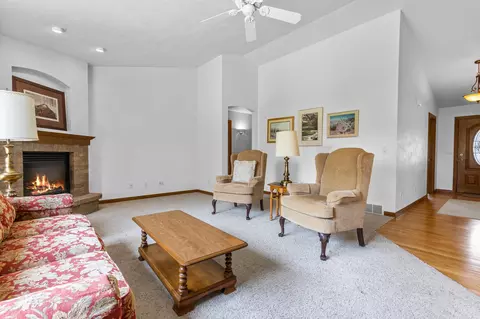 Living - 36 Penbrook Cir, Appleton, WI 54913 photo 5 of 6