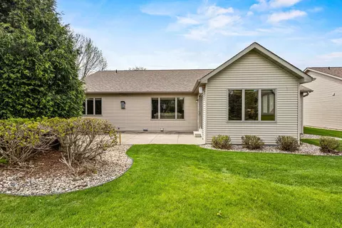 Exterior - 36 Penbrook Cir, Appleton, WI 54913 photo 8 of 13