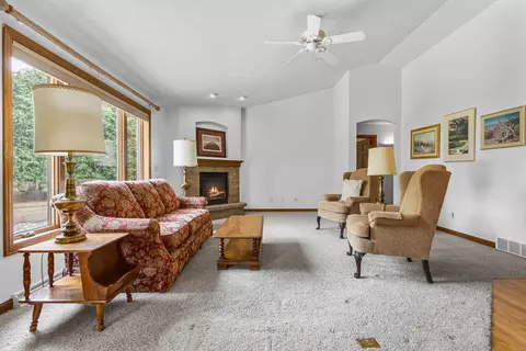 Living - 36 Penbrook Cir, Appleton, WI 54913 photo 6 of 6
