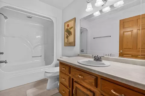 Bath - 36 Penbrook Cir, Appleton, WI 54913 photo 2 of 3