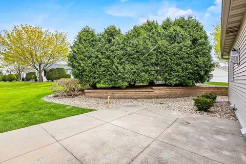 Exterior - 36 Penbrook Cir, Appleton, WI 54913 photo 9 of 13