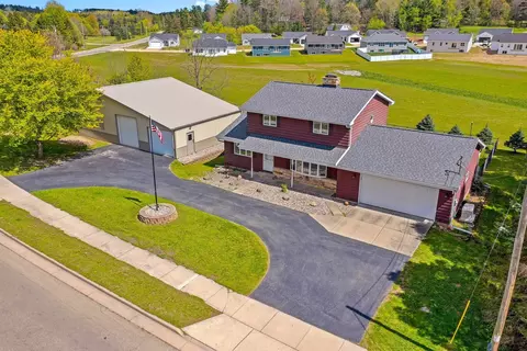 568 N Nash St, Hortonville, WI 54944