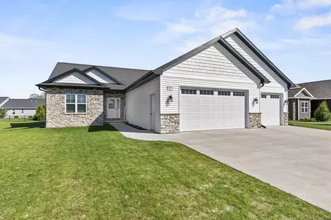 1983 Mimosa Ln, Neenah, WI 54956