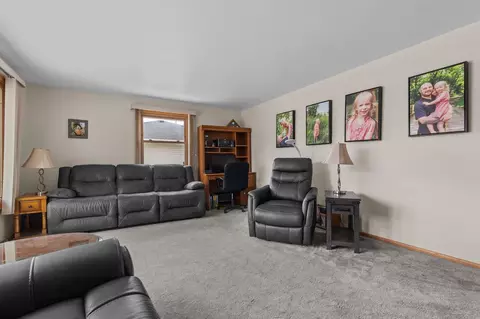 Living - 707 S Joseph St, Appleton, WI 54915 photo 2 of 3