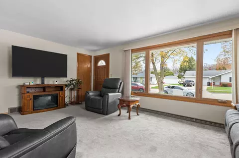Living - 707 S Joseph St, Appleton, WI 54915 photo 3 of 3