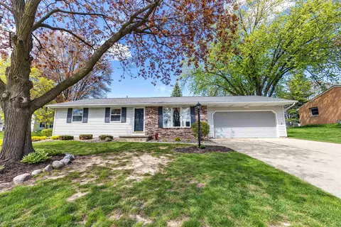 1404 Cormier Rd, Green Bay, WI 54311