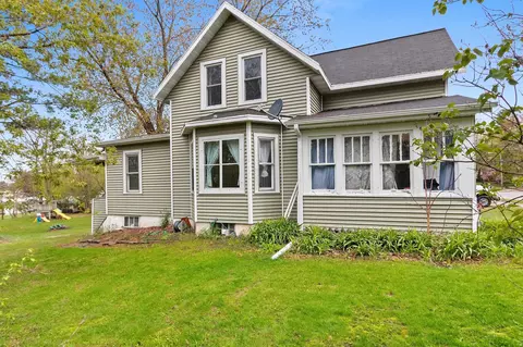 63 N 12th St, Clintonville, WI 54929