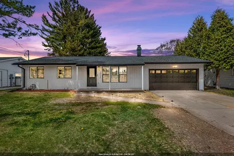 2512 44th St, Two Rivers, WI 54241