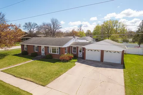 1013 Schwartz St, Green Bay, WI 54302