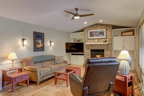 Living - 3401 N Kin St, Appleton, WI 54911 photo 4 of 4