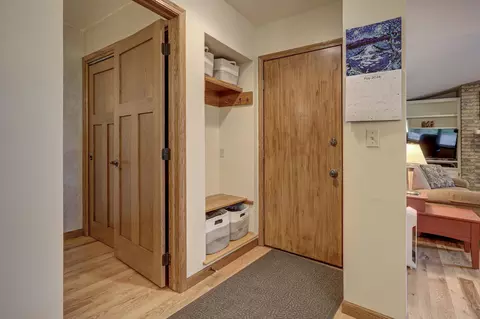 Entry Way - 3401 N Kin St, Appleton, WI 54911 photo 4 of 7