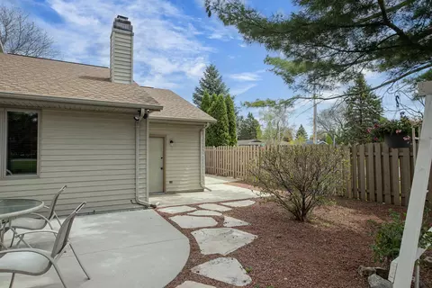 Exterior - 3401 N Kin St, Appleton, WI 54911 photo 7 of 13