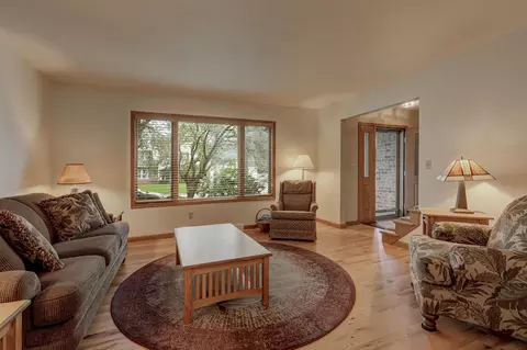 Living - 3401 N Kin St, Appleton, WI 54911 photo 2 of 4