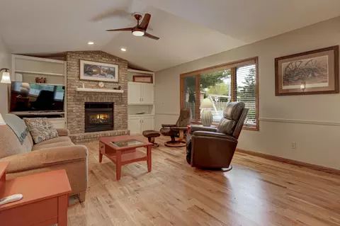 Living - 3401 N Kin St, Appleton, WI 54911 photo 3 of 4