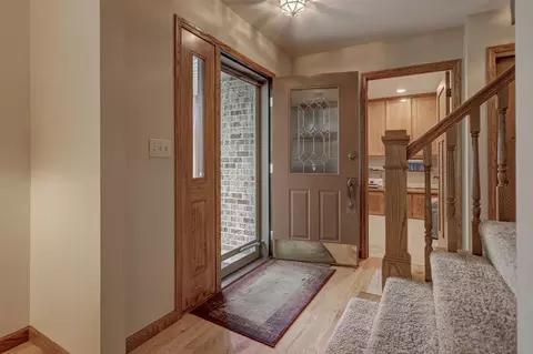 Entry Way - 3401 N Kin St, Appleton, WI 54911 photo 2 of 7