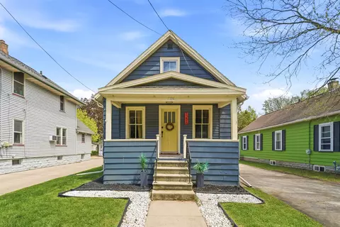 1226 Bay Shore Dr, Oshkosh, WI 54901
