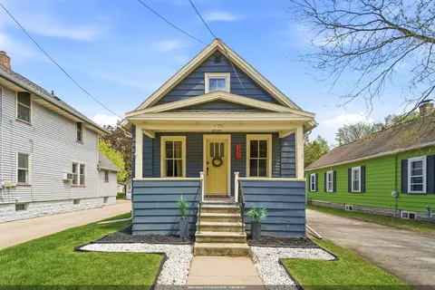1226 Bay Shore Dr, Oshkosh, WI 54901