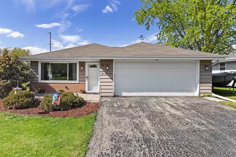 141 Stanley St, Neenah, WI 54956