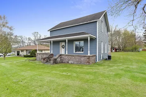 572 Green Bay Ave, Oconto Falls, WI 54154