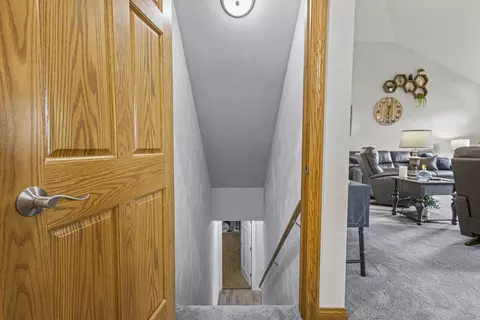 Entry Way - 4240 N Wedgewood Dr, Appleton, WI 54911 photo 7 of 9
