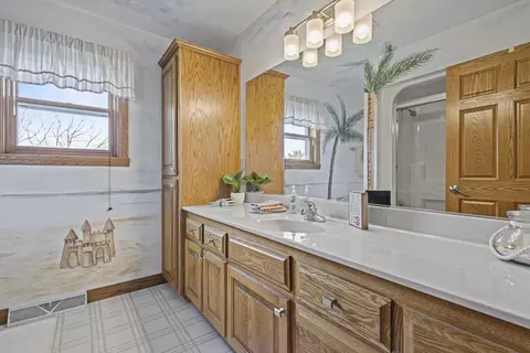 Bath - 4240 N Wedgewood Dr, Appleton, WI 54911 photo 4 of 5