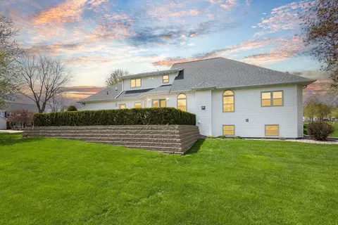 Exterior - 4240 N Wedgewood Dr, Appleton, WI 54911 photo 6 of 8