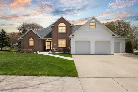 4240 N Wedgewood Dr, Appleton, WI 54911